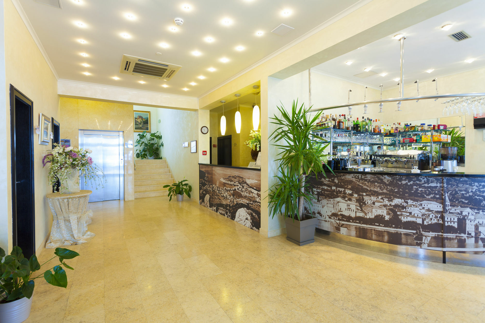 Hotel Milenij Makarska Eksteriør billede